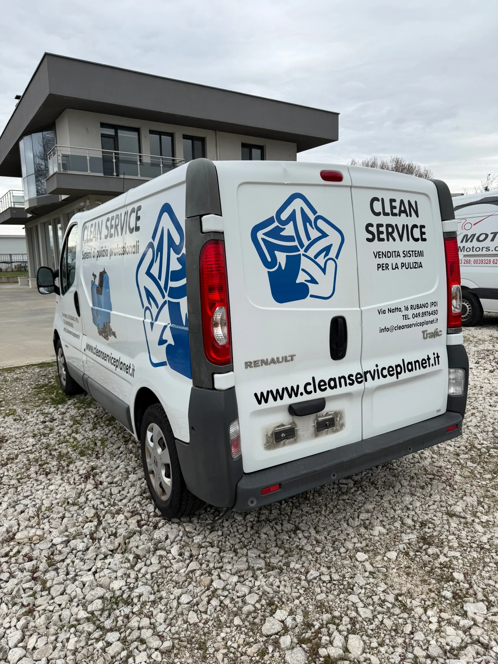 Renault Trafic, снимка 5 - Бусове и автобуси - 54026573