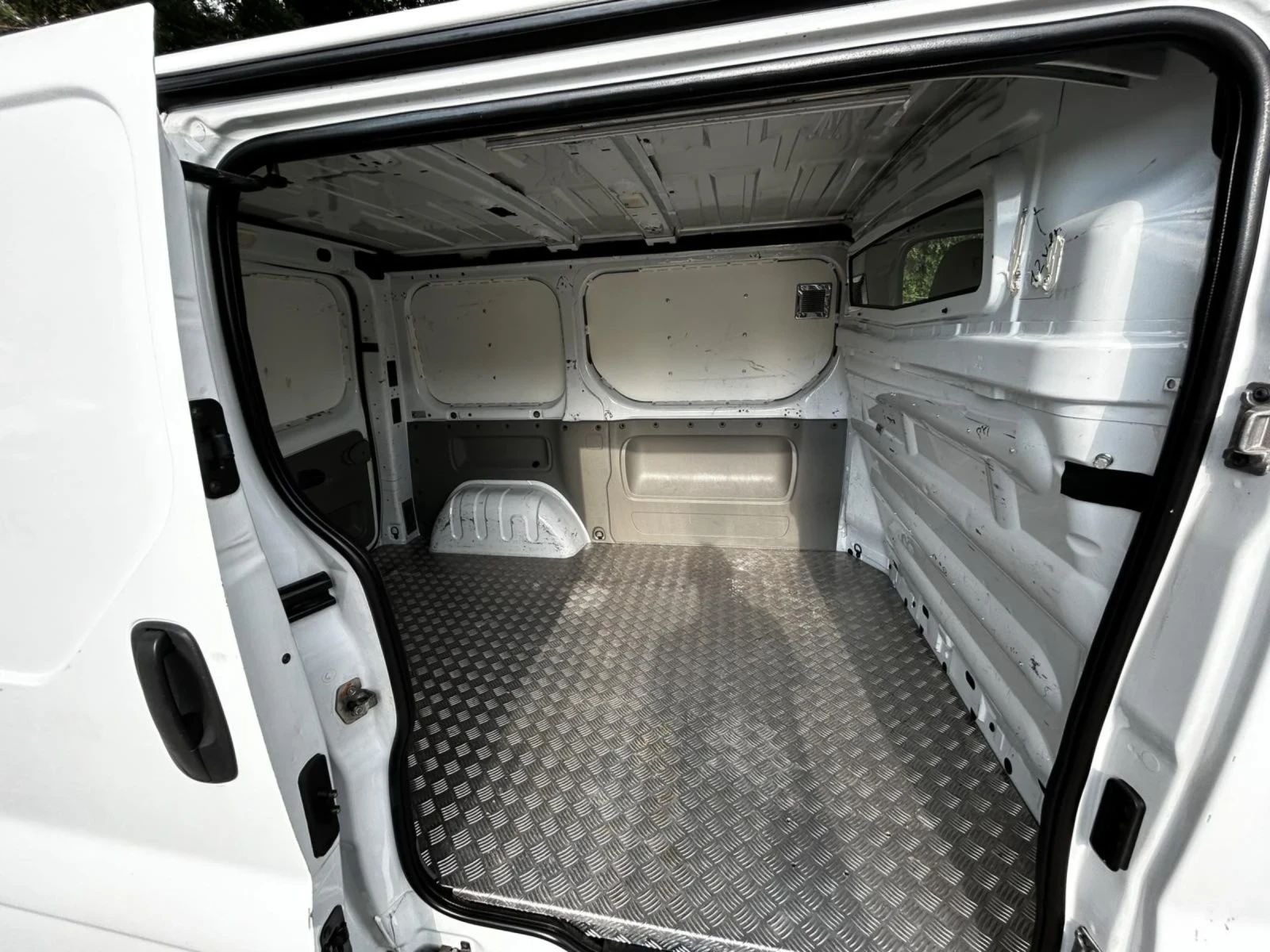 Opel Vivaro 2.0, снимка 7 - Бусове и автобуси - 55313190