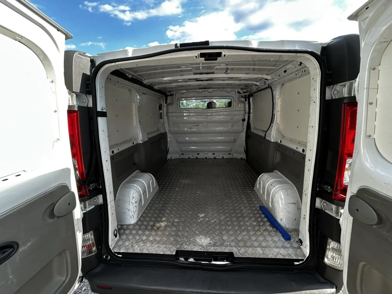 Opel Vivaro 2.0, снимка 8 - Бусове и автобуси - 55313190