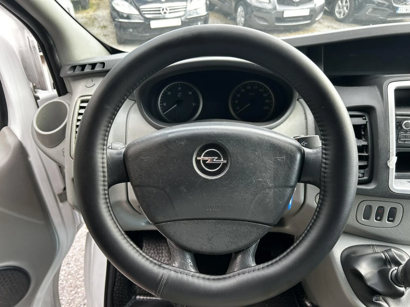 Opel Vivaro 2.0, снимка 10 - Бусове и автобуси - 55313190