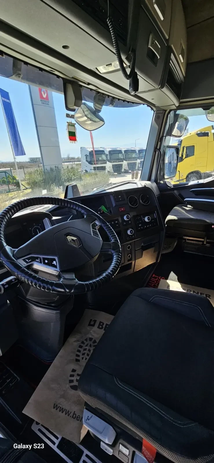 Renault T ГОЛЯМА КАБИНА МЕГА * ЛИЗИНГ НА НОВИ ФИРМИ* , снимка 4 - Камиони - 49586419