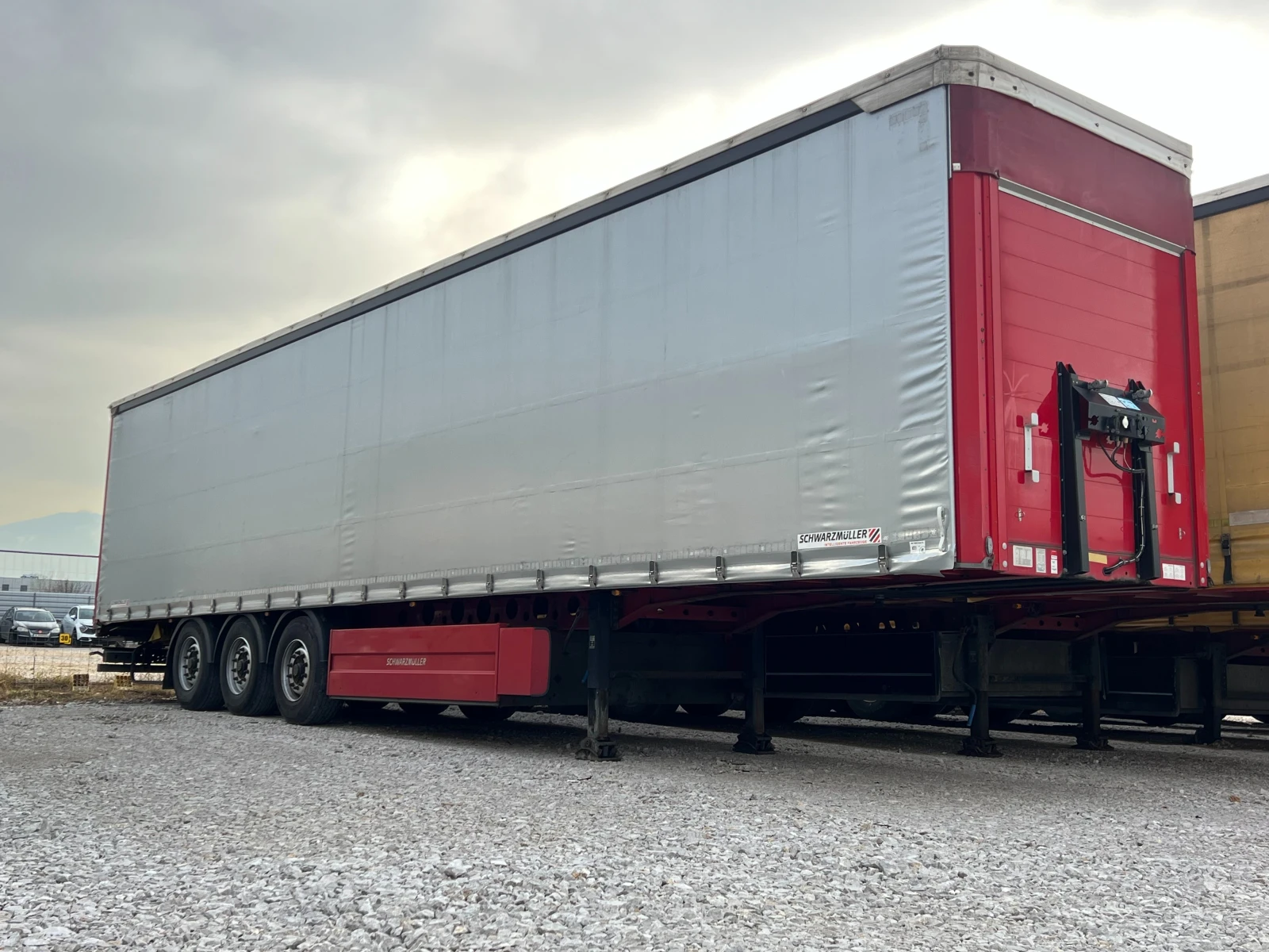 Полуремарке Schwarzmuller 5790 кг, 2 броя, BPW