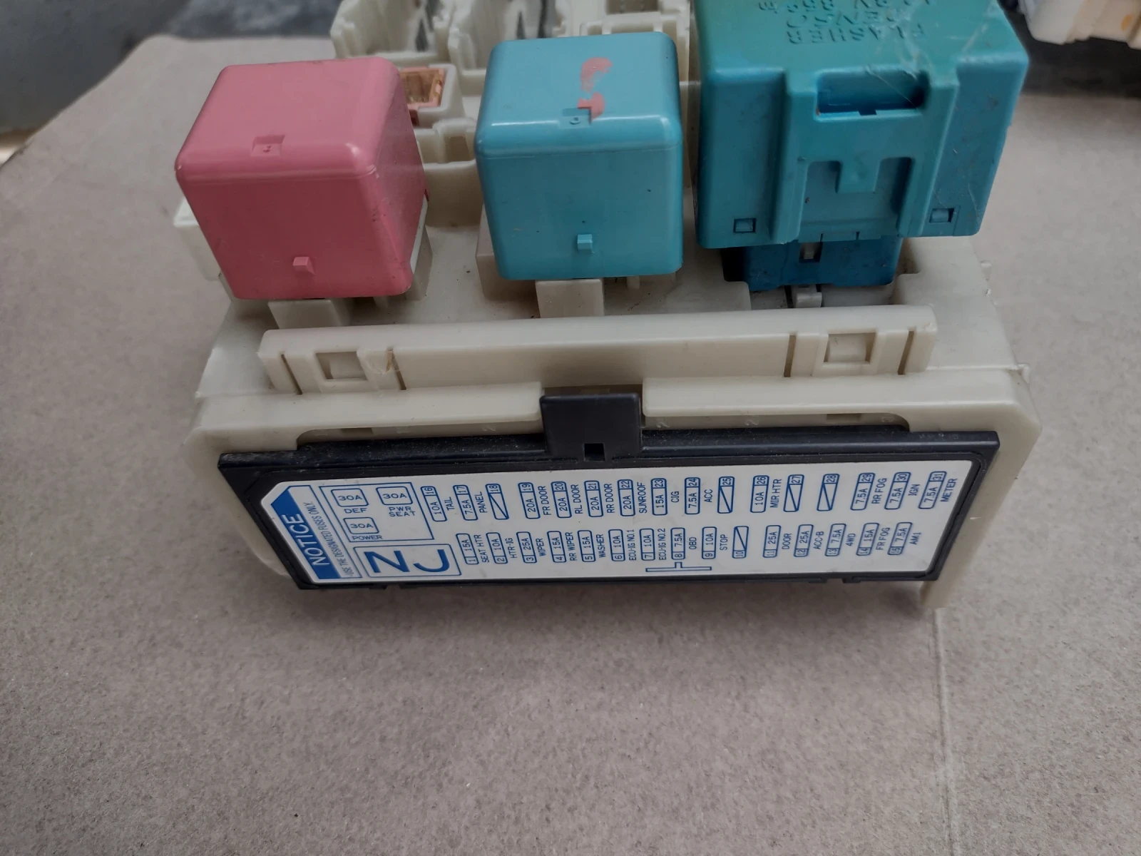 82730-02J70  ������� ����� �� TOYOTA AURIS 1.4 D4D  8273002J70 | Mobile.bg � ����������� 4