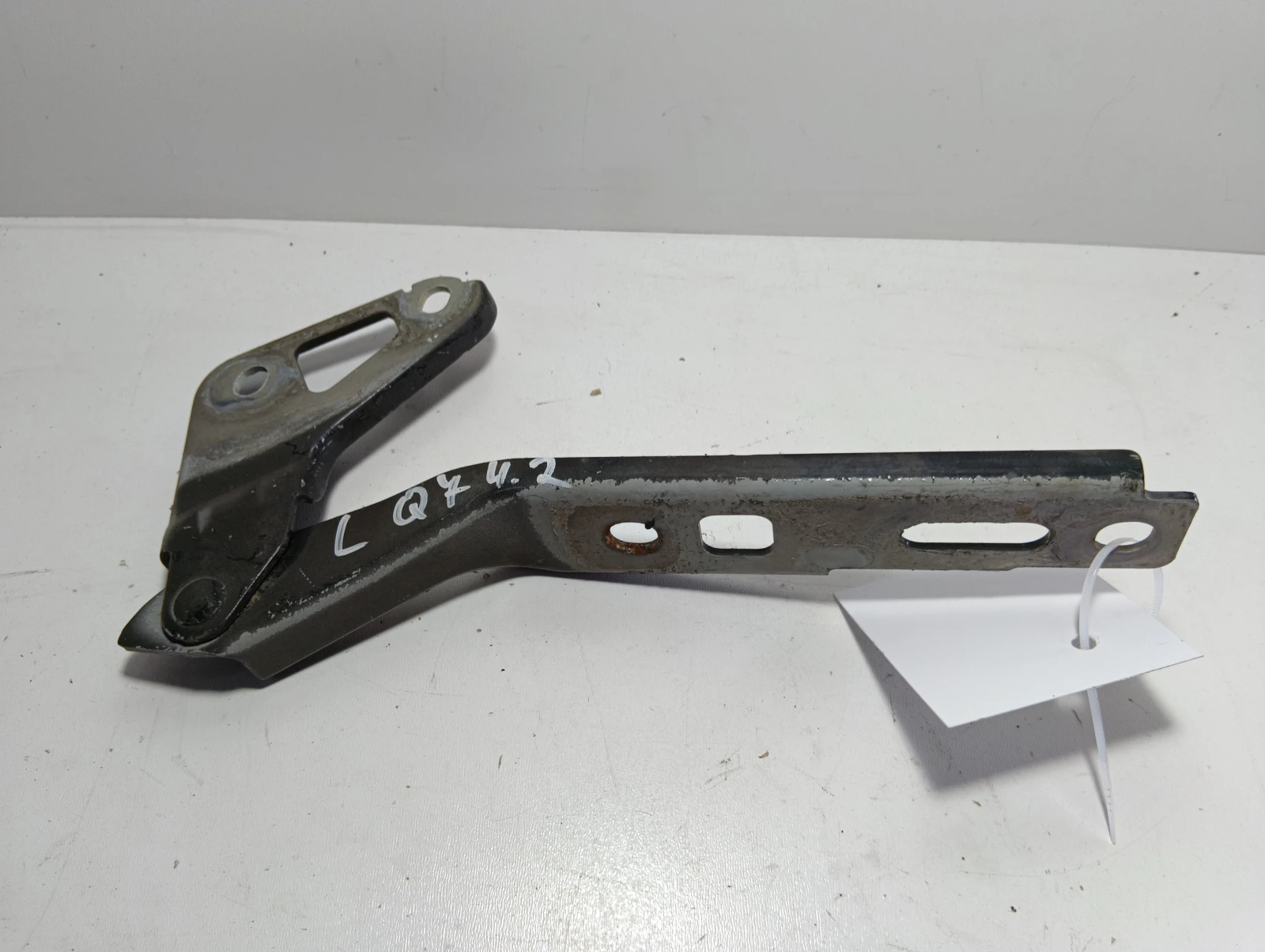 панта преден капак лява 4L0823301 Audi Q7