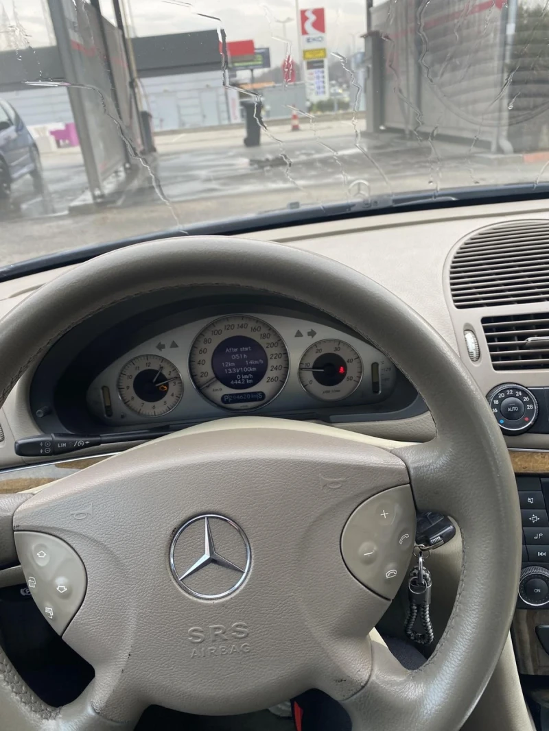 Mercedes-Benz E 270, снимка 13 - Автомобили и джипове - 48344243