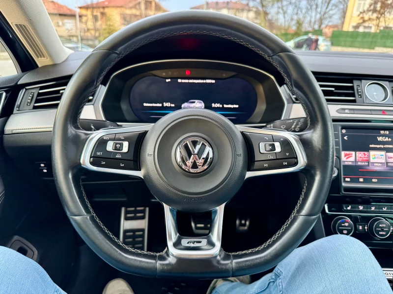 VW Passat 2.0TDI R-Line 4Motion Digital Distronic 240Hp FULL, снимка 12 - Автомобили и джипове - 49471136