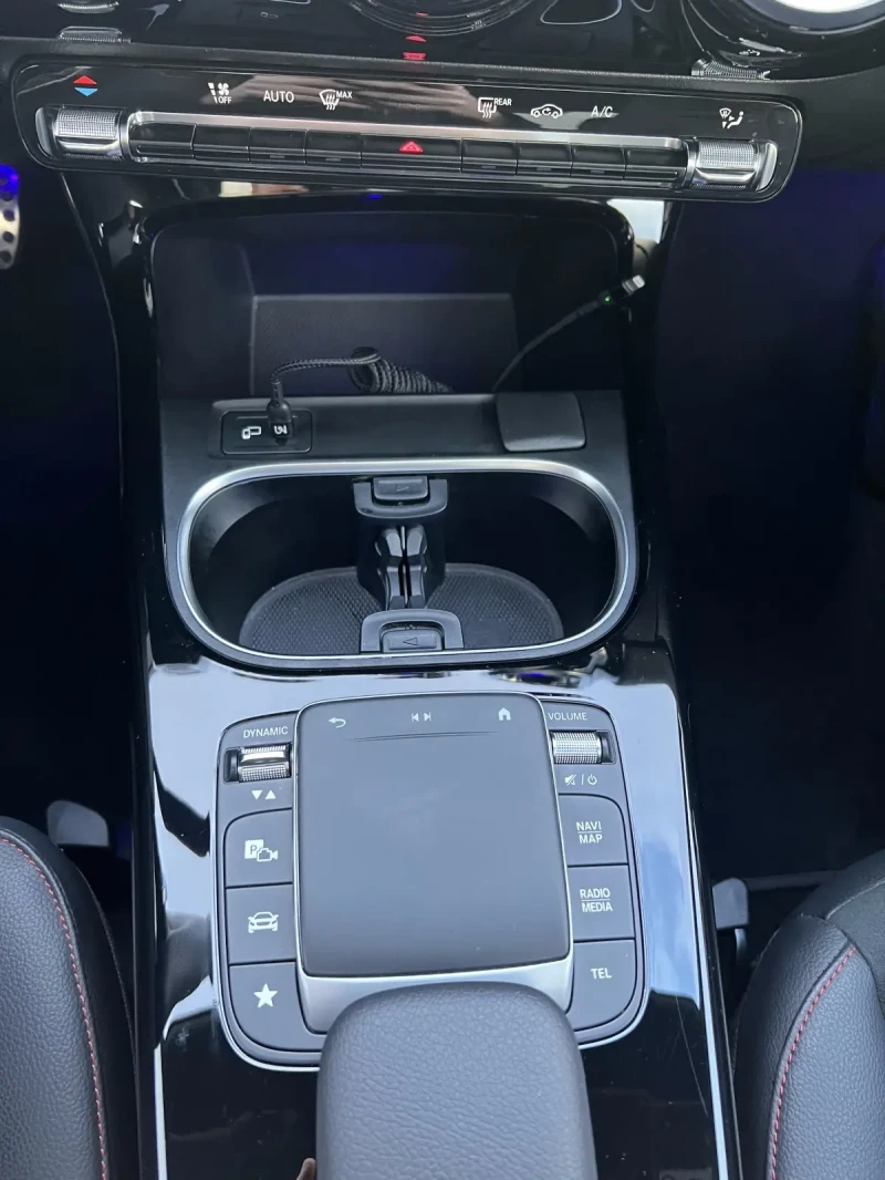 Mercedes-Benz CLA 180, снимка 12 - Автомобили и джипове - 51661113