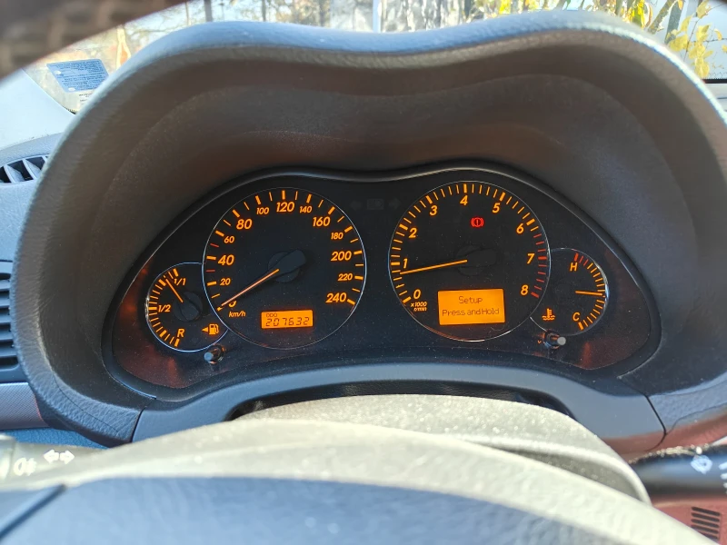 Toyota Avensis 2.0, 147кс, кожа, Facelift, семеен, снимка 3 - Автомобили и джипове - 52270686