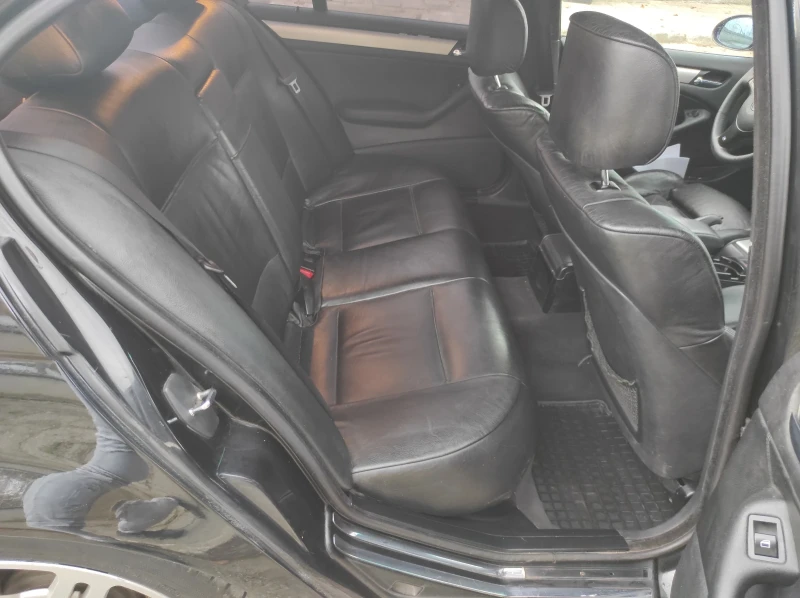 BMW 330 Газ/Бензин, снимка 11 - Автомобили и джипове - 52493273