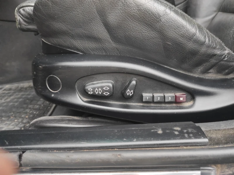 BMW 330 Газ/Бензин, снимка 12 - Автомобили и джипове - 52493273