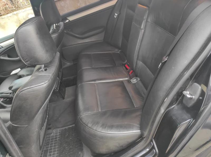 BMW 330 Газ/Бензин, снимка 10 - Автомобили и джипове - 52493273