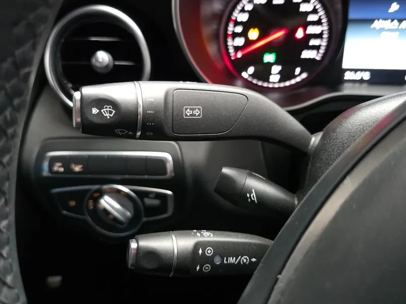 Mercedes-Benz C 220 D Avantgarde, снимка 17 - Автомобили и джипове - 55740204