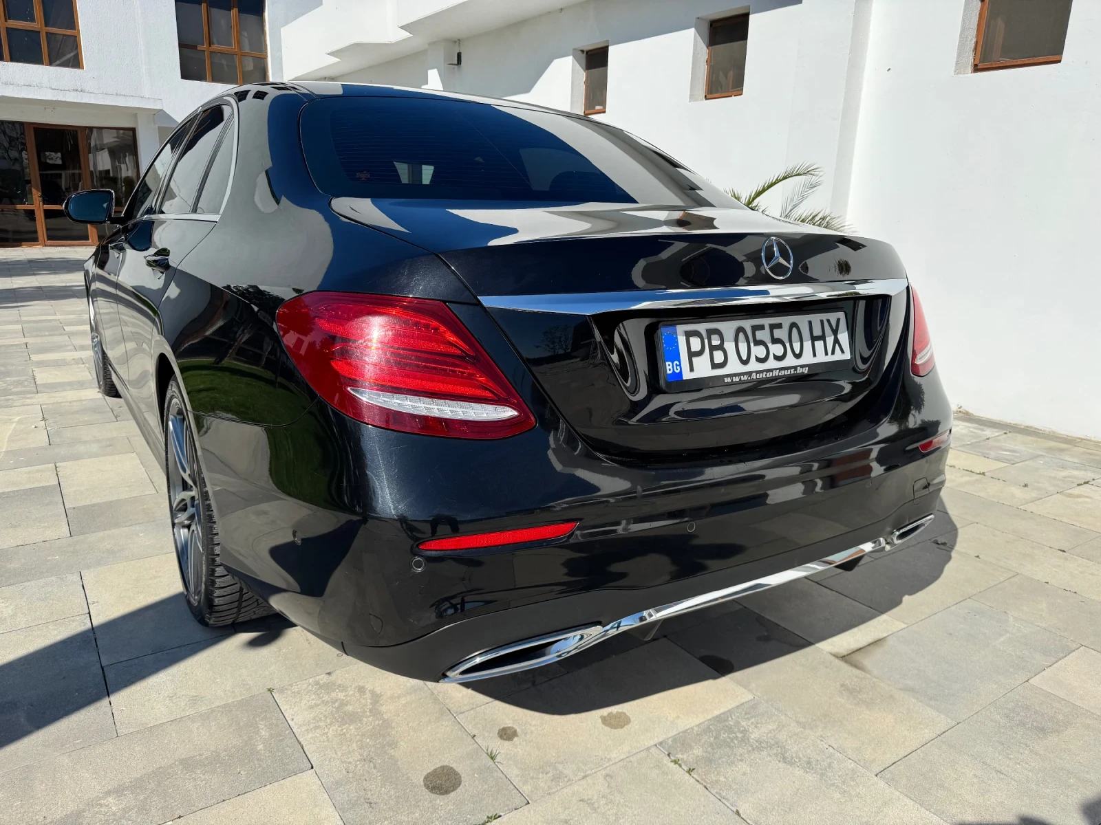 Mercedes-Benz E 220 AMG Line Saloon - изображение 3