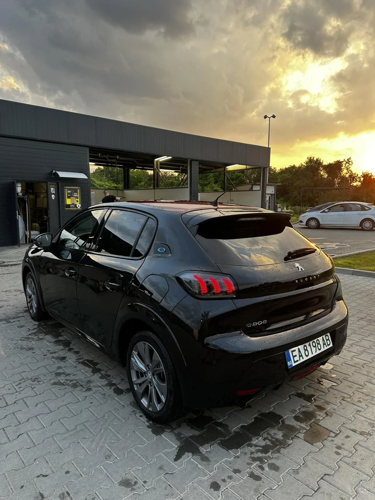 Peugeot 208 Electric  - изображение 2