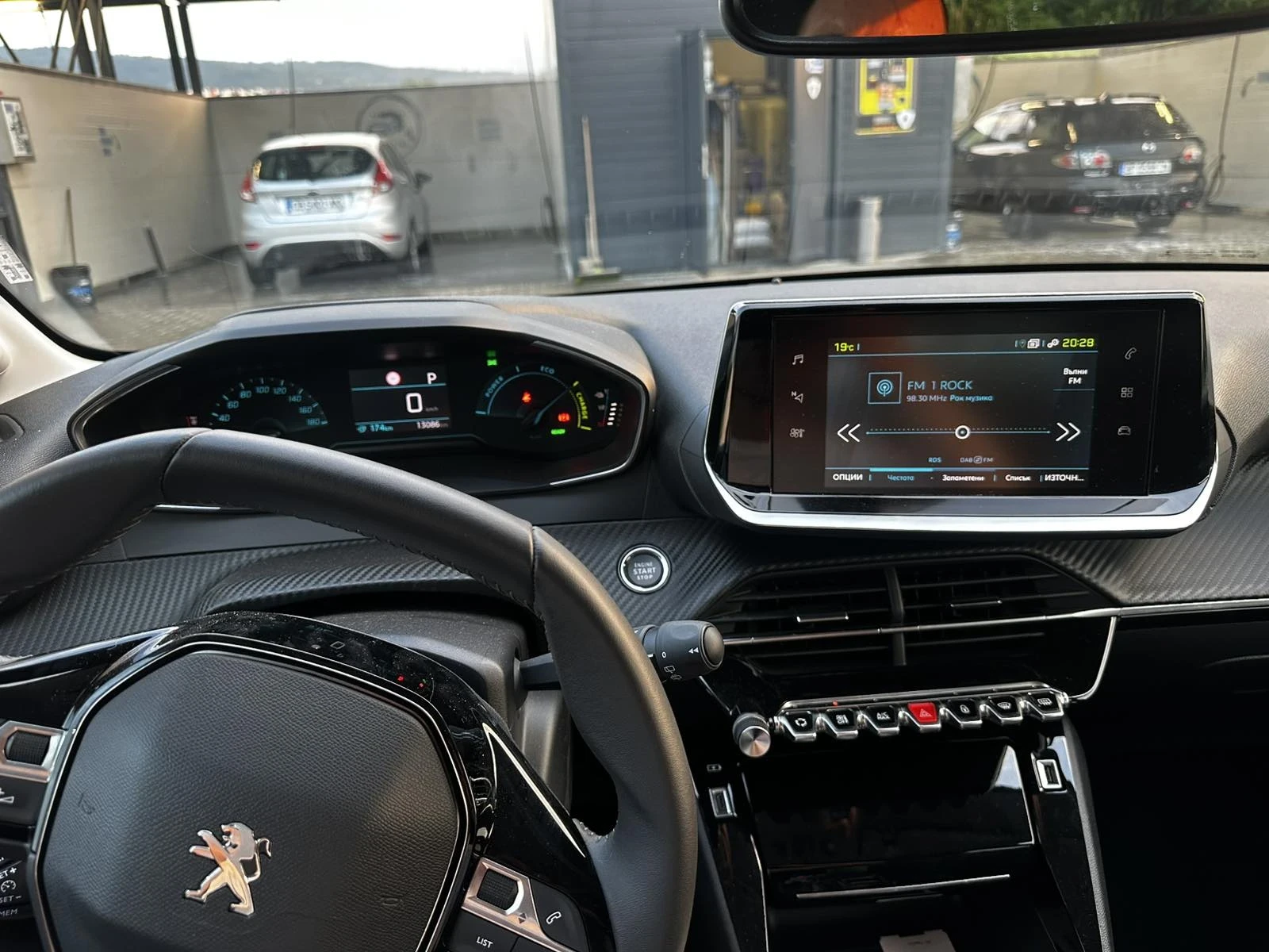 Peugeot 208 Electric  - изображение 7