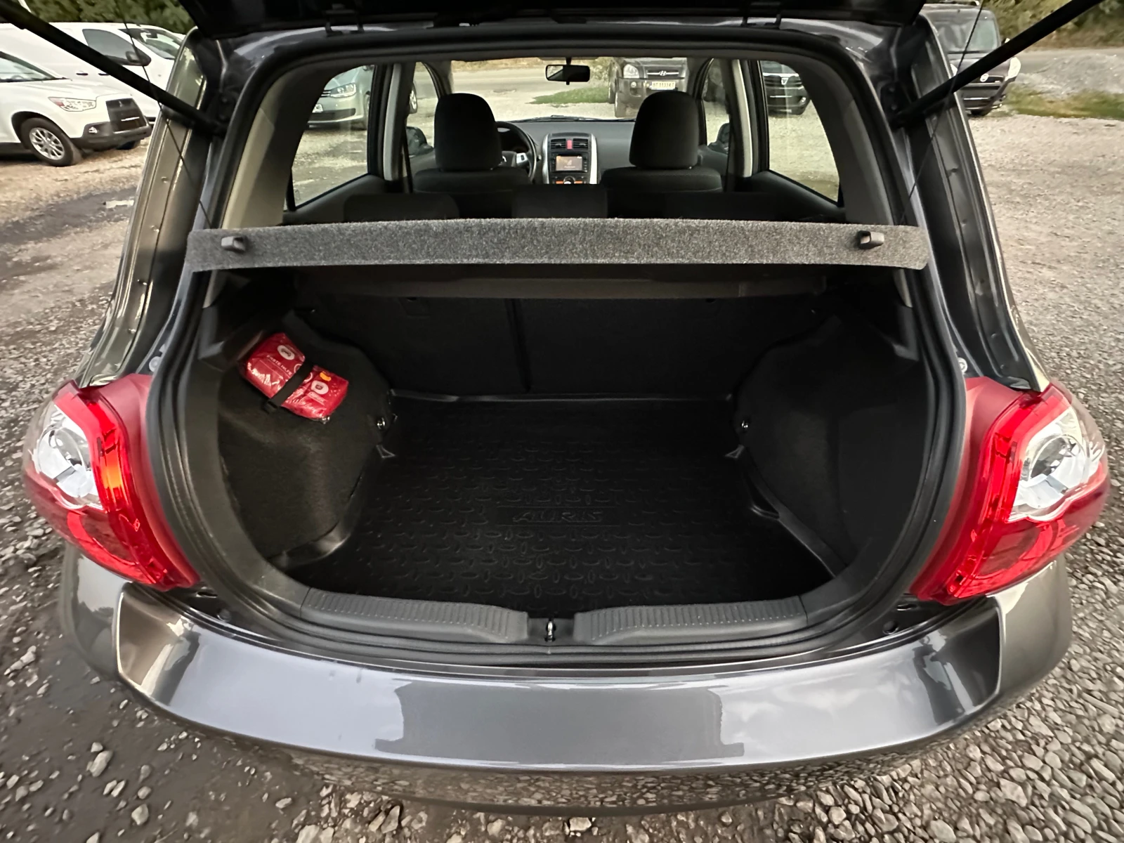 Toyota Auris 1.4D4D* FACE* 93000KM* EVRO5 - изображение 8