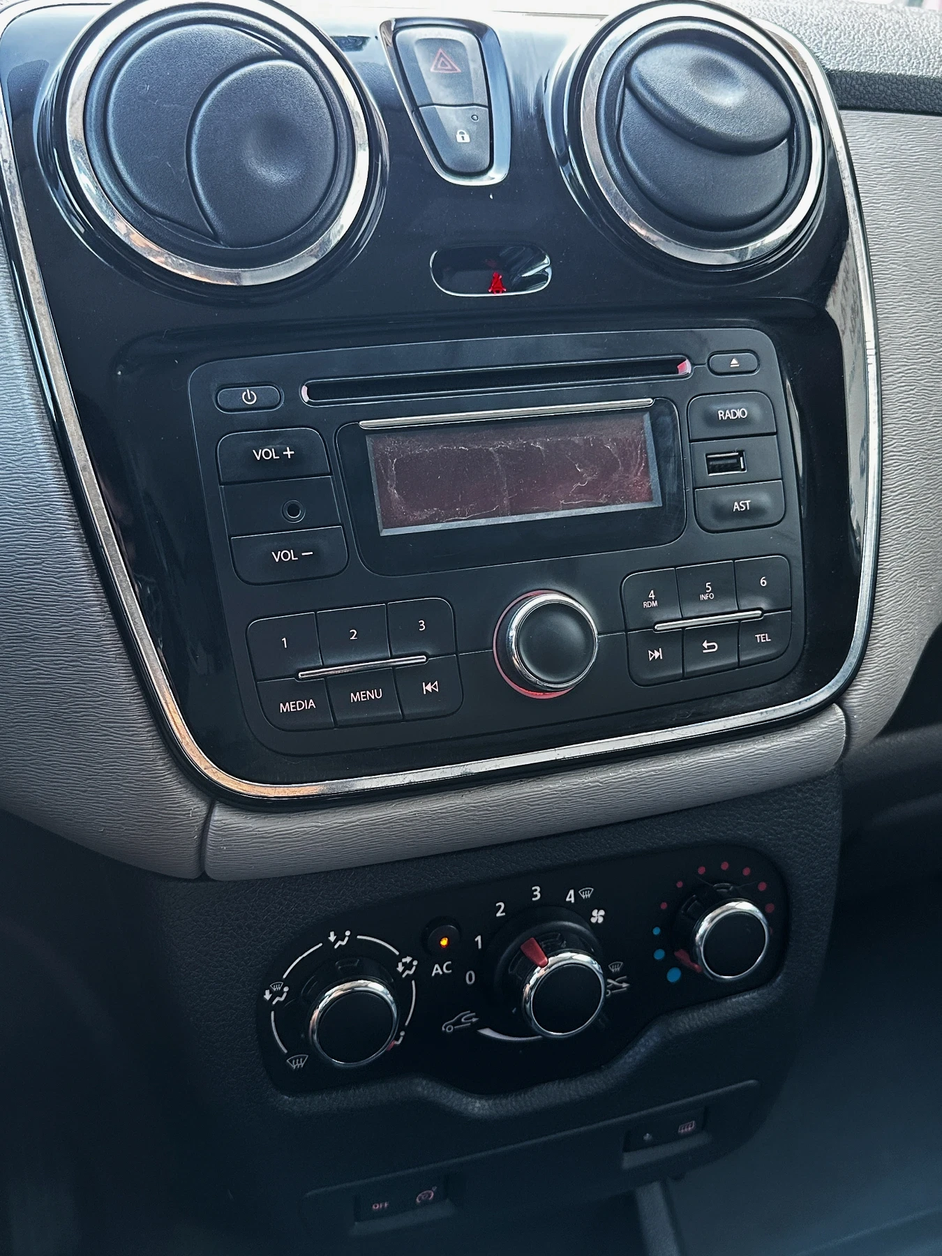 Dacia Lodgy 1.5dCi/ КЛИМА - изображение 8
