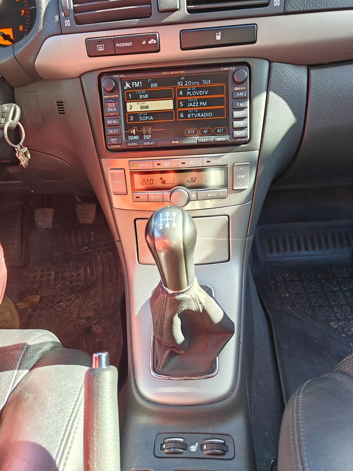 Toyota Avensis 2.0, 147кс, кожа, Facelift, семеен - изображение 4