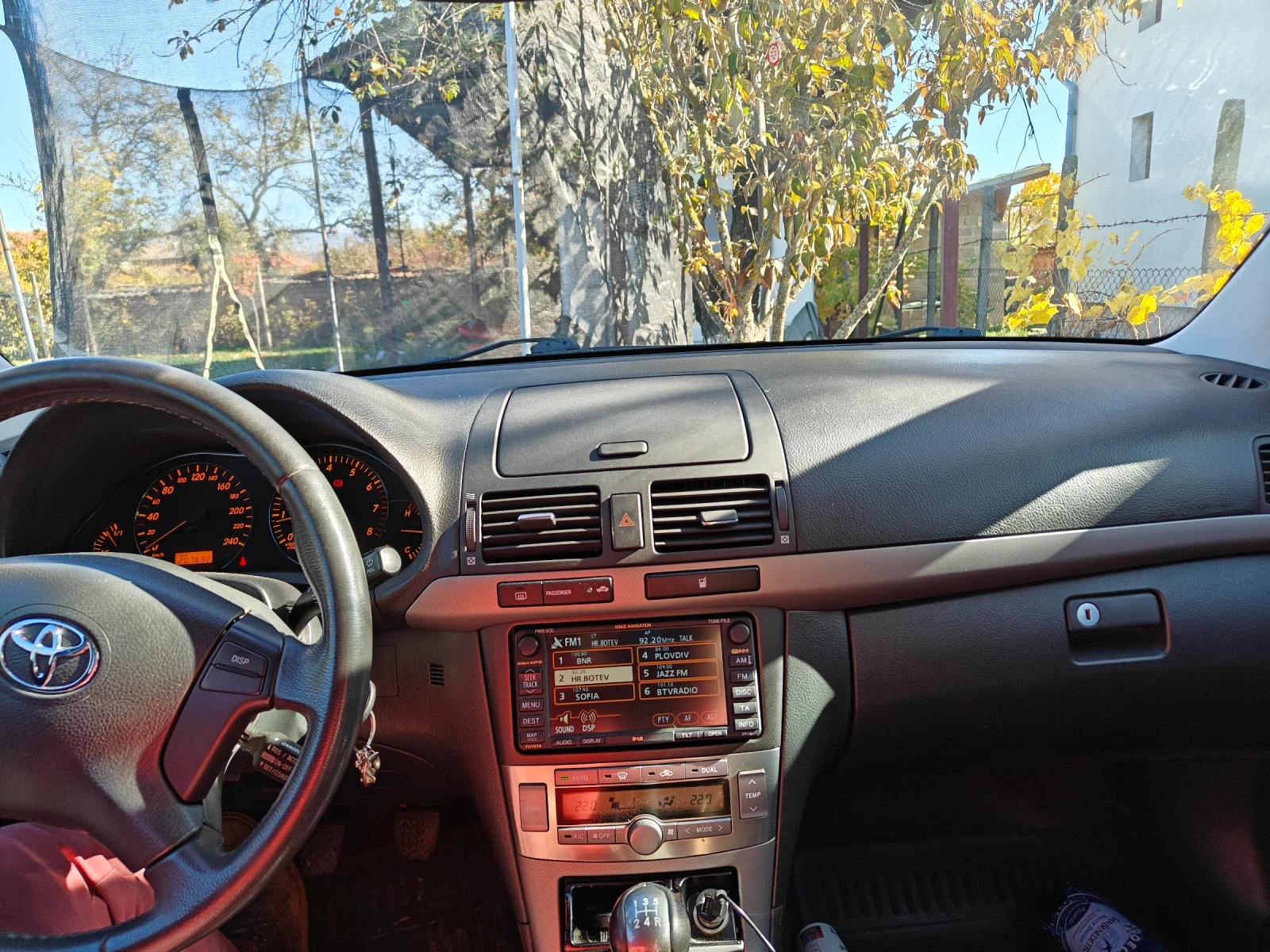 Toyota Avensis 2.0, 147кс, кожа, Facelift, семеен - изображение 2