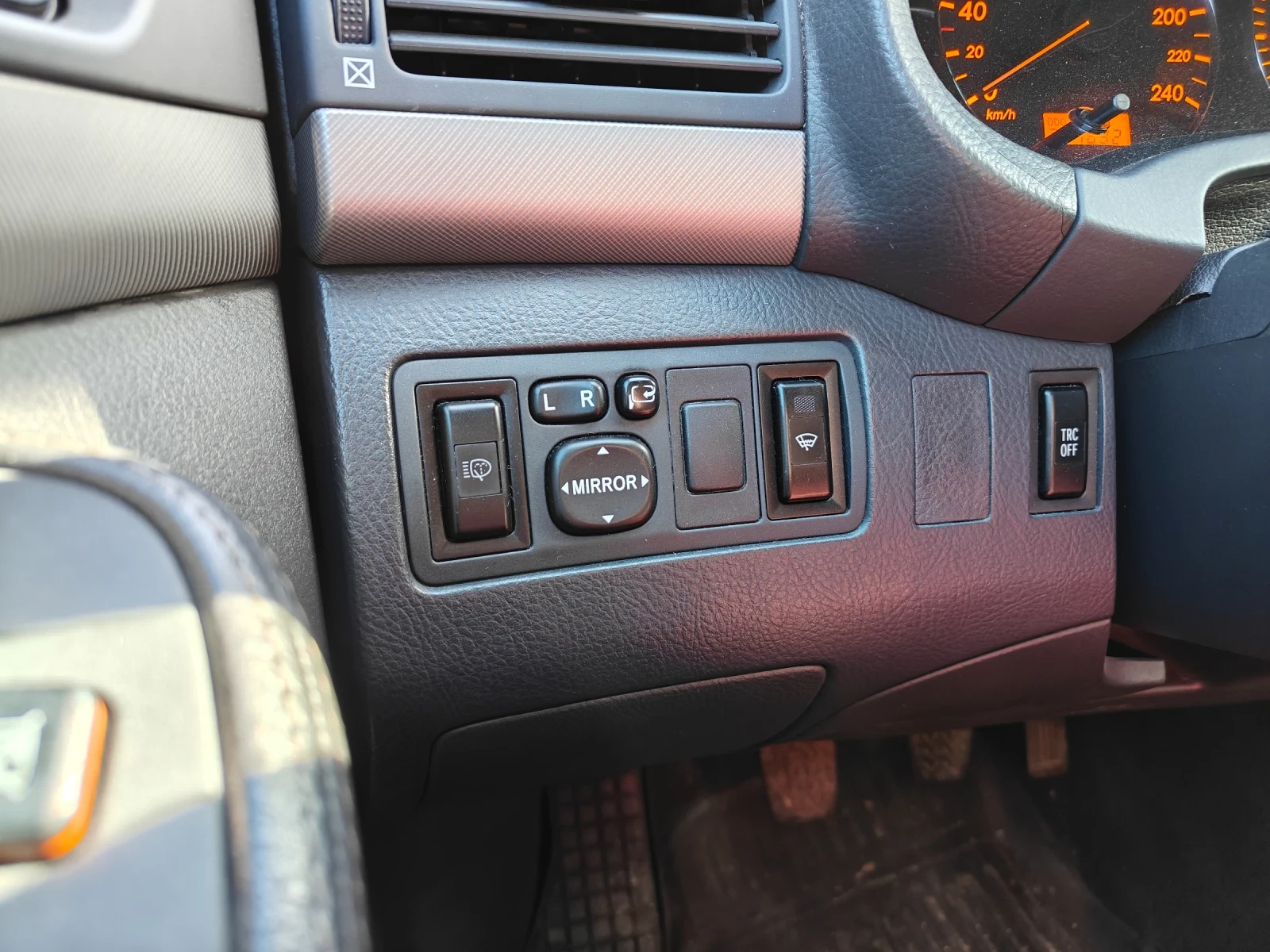 Toyota Avensis 2.0, 147кс, кожа, Facelift, семеен - изображение 6