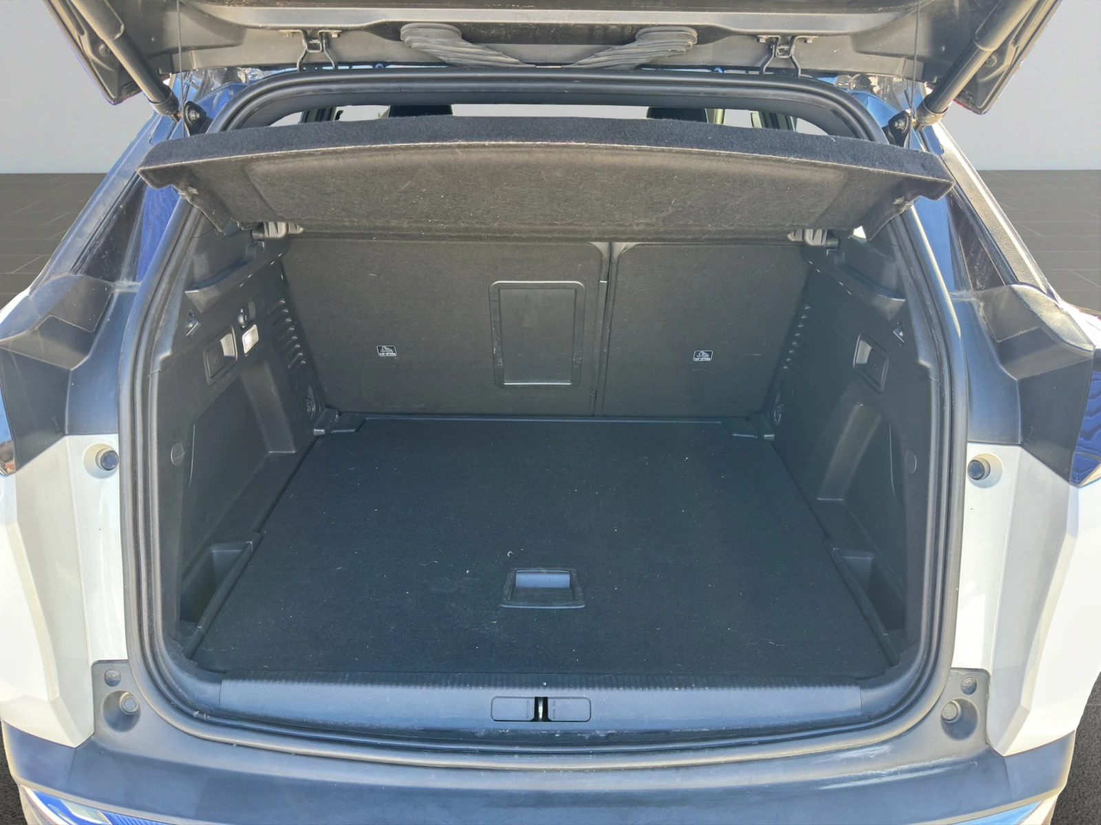 Peugeot 3008 2.0 BlueHDI GT EAT8, снимка 15 - Автомобили и джипове - 53782803