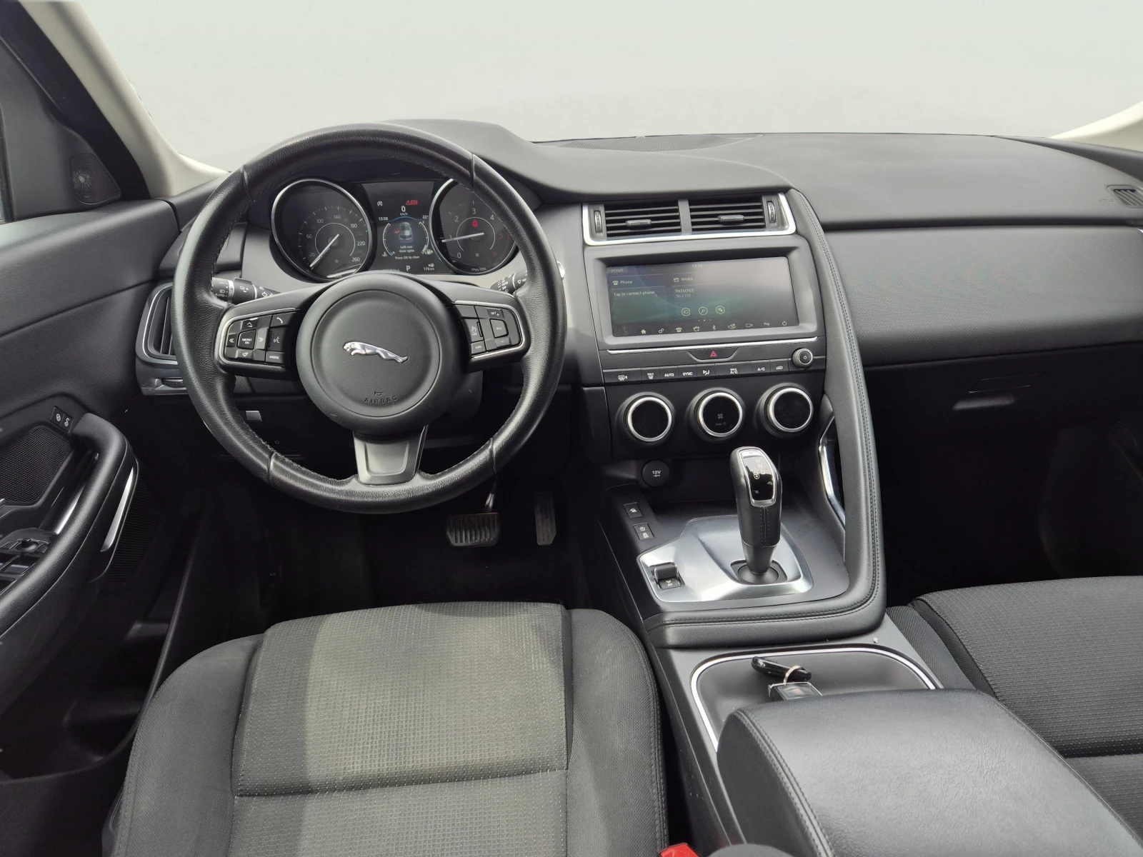 Jaguar E-pace 2.0 D, снимка 11 - Автомобили и джипове - 54222206