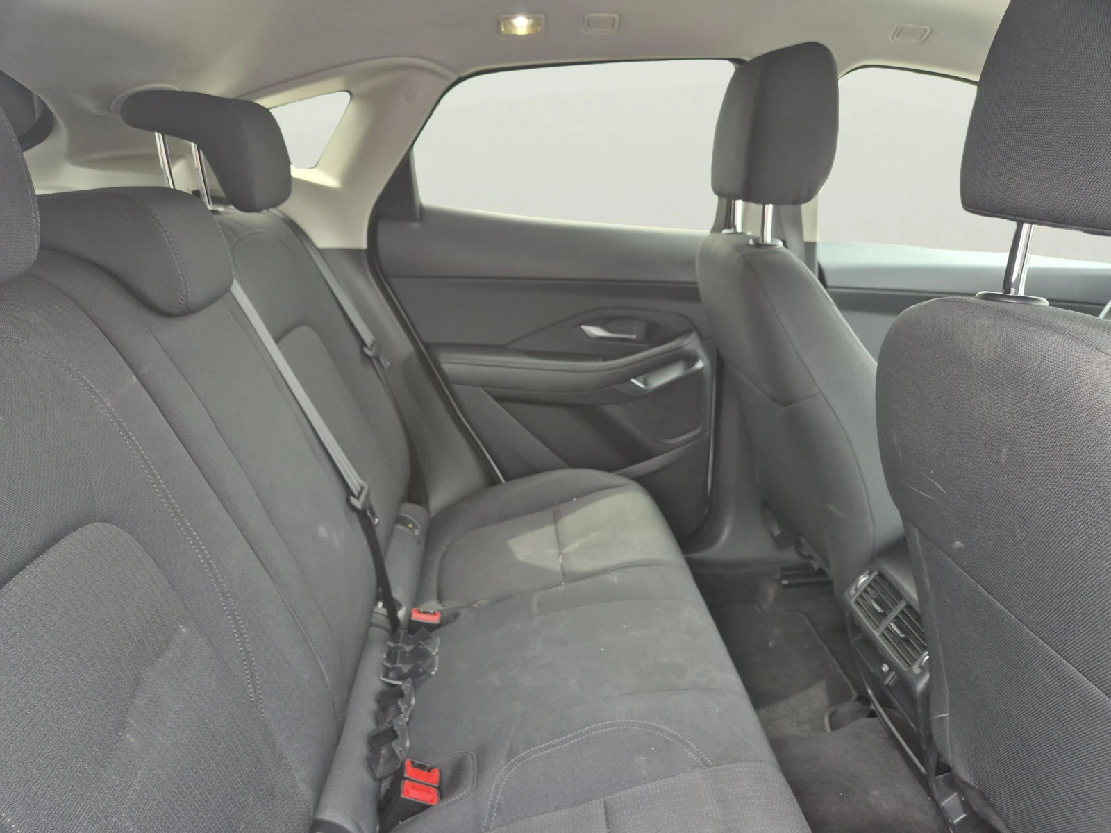 Jaguar E-pace 2.0 D, снимка 9 - Автомобили и джипове - 54222206