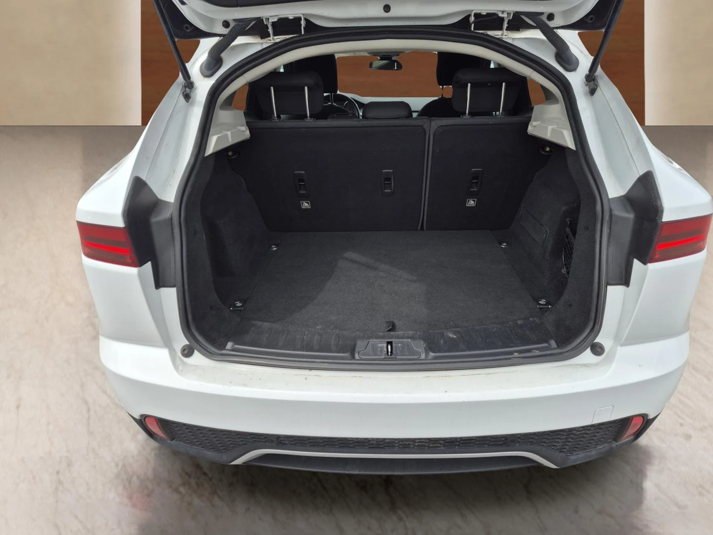 Jaguar E-pace 2.0 D, снимка 12 - Автомобили и джипове - 54222206