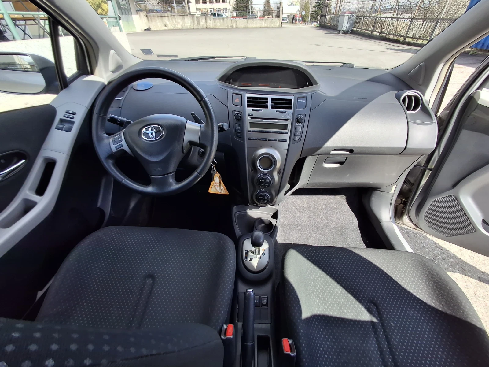 Toyota Yaris 1.3 vvti 6speed | Mobile.bg � ����������� 8
