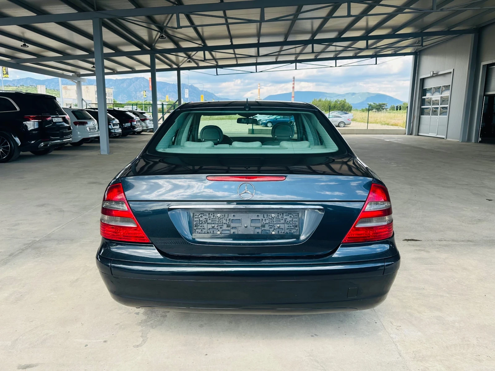 Mercedes-Benz E 220 Автомат, снимка 5 - Автомобили и джипове - 54690931