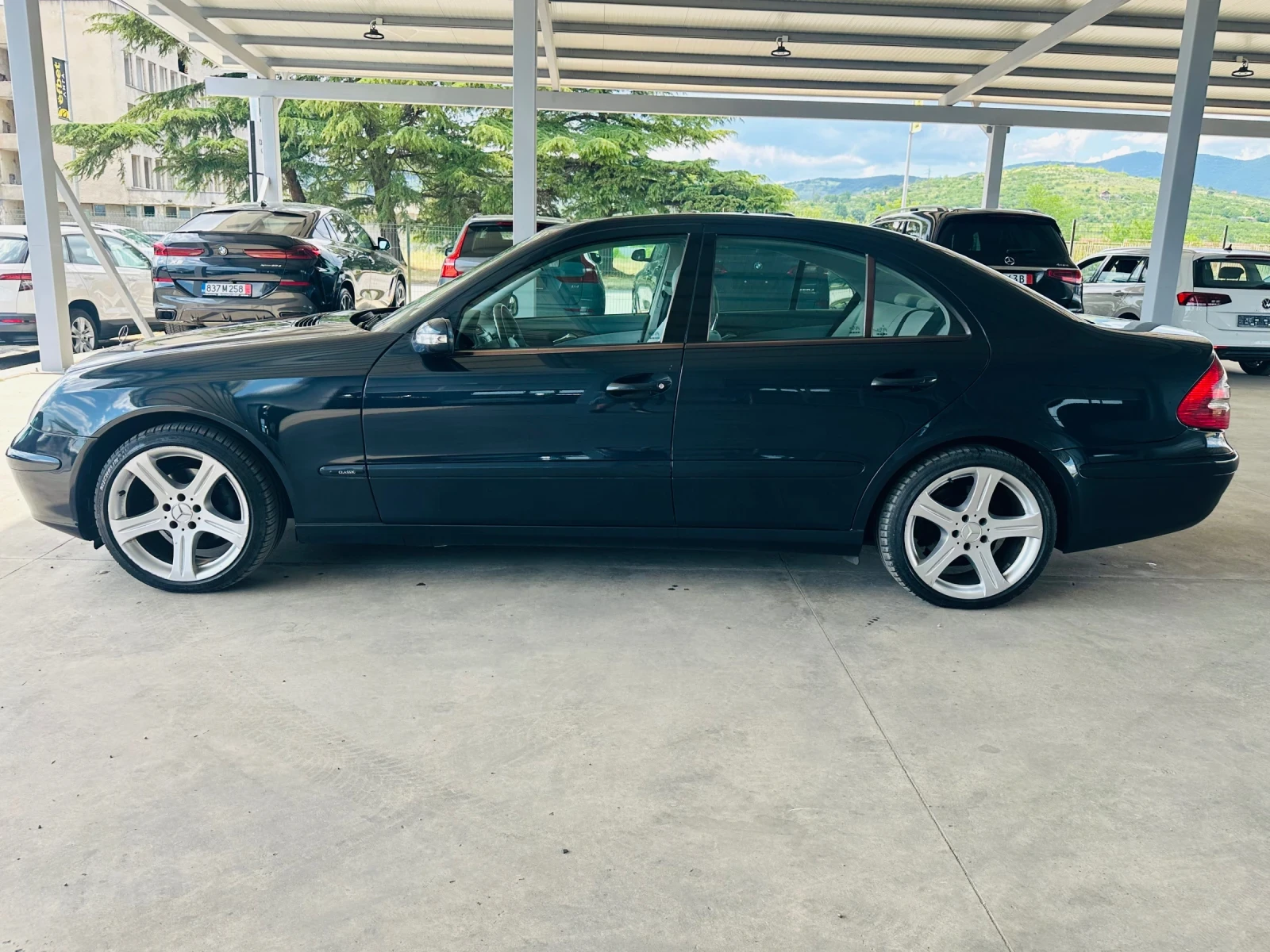 Mercedes-Benz E 220 Автомат, снимка 8 - Автомобили и джипове - 54690931