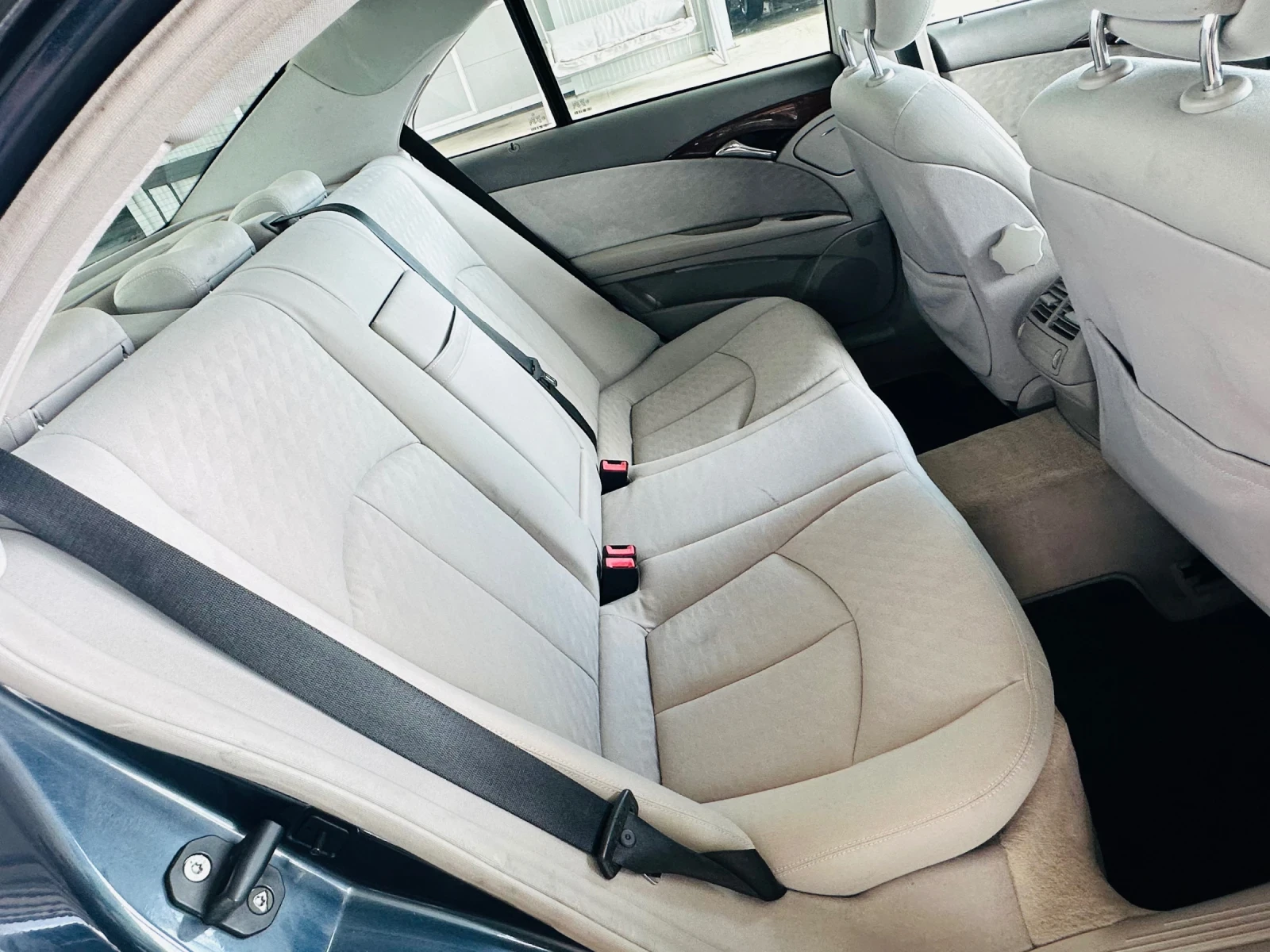 Mercedes-Benz E 220 Автомат, снимка 12 - Автомобили и джипове - 54690931