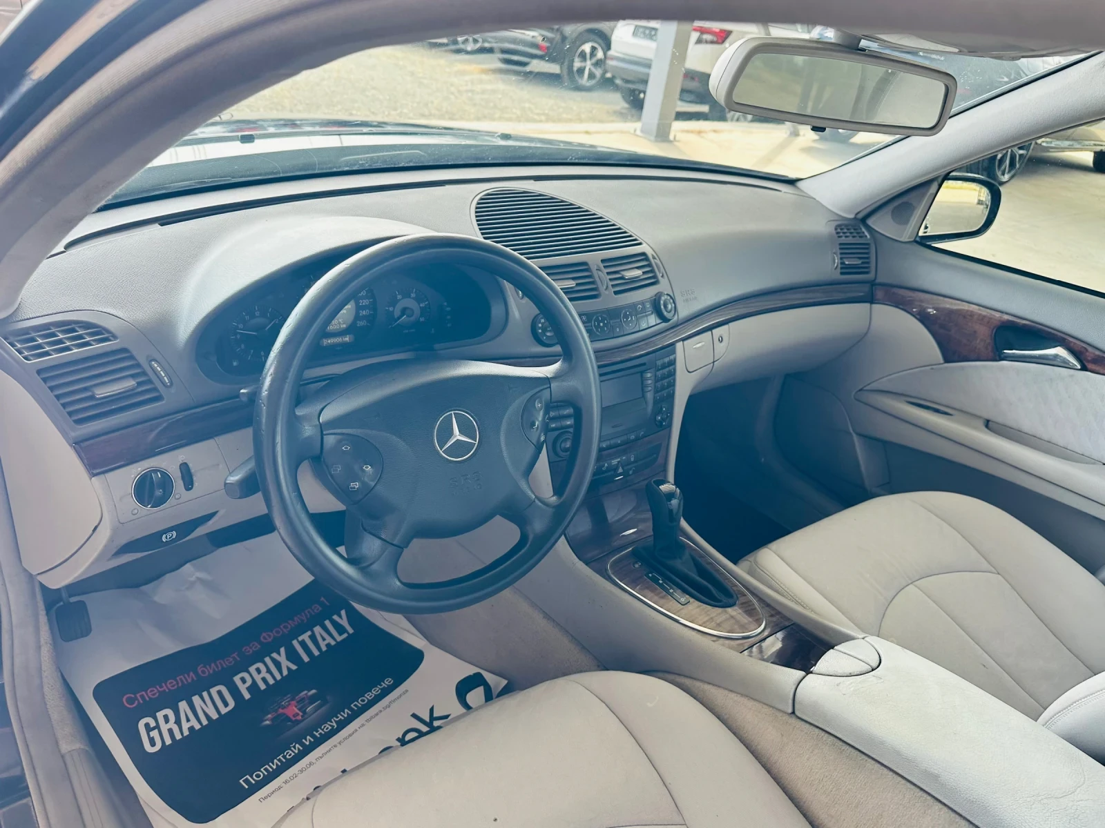 Mercedes-Benz E 220 Автомат, снимка 9 - Автомобили и джипове - 54690931