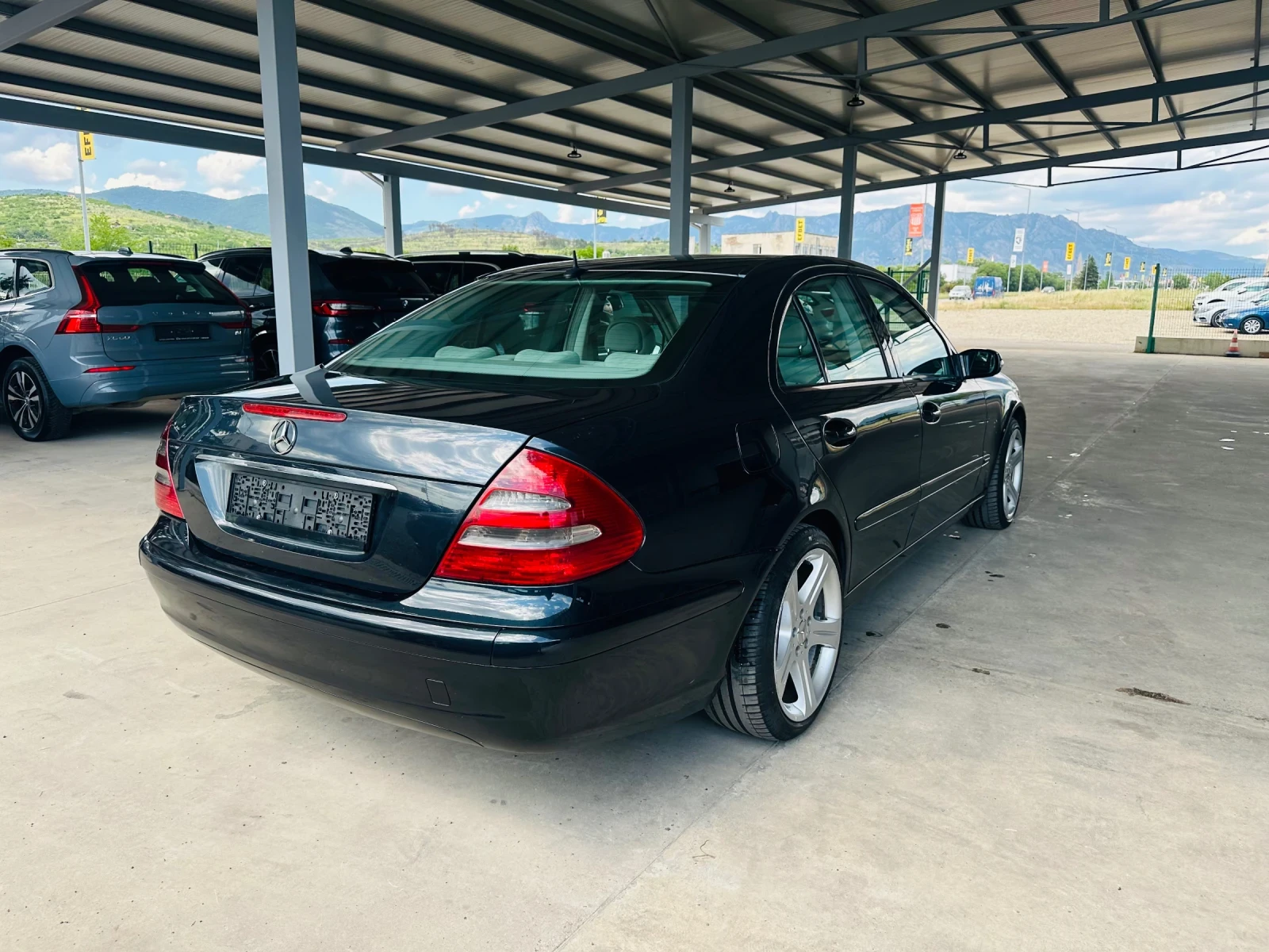 Mercedes-Benz E 220 Автомат, снимка 4 - Автомобили и джипове - 54690931