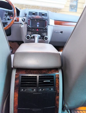 VW Touareg 3.0 TDI 4x4 ЛИЧЕН, Кожа-НОВИ ГУМИ и акумулатор., снимка 12