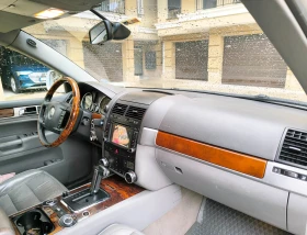 VW Touareg 3.0 TDI 4x4 ЛИЧЕН, Кожа-НОВИ ГУМИ и акумулатор., снимка 11