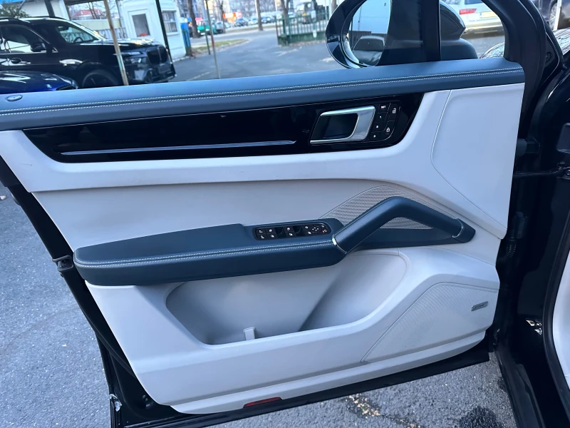 Porsche Cayenne, снимка 17 - Автомобили и джипове - 49290942