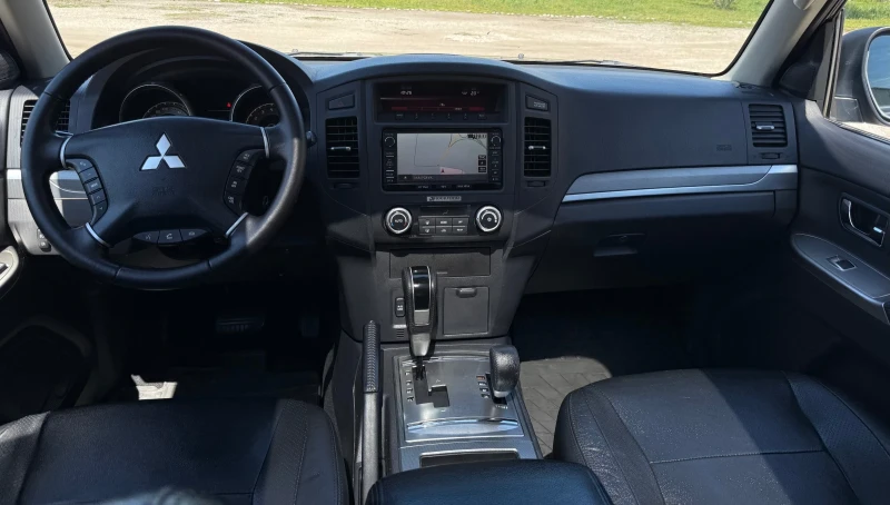 Mitsubishi Pajero 3.2 DI-D , ЧИСТО НОВИ ГУМИ, снимка 6 - Автомобили и джипове - 52451977