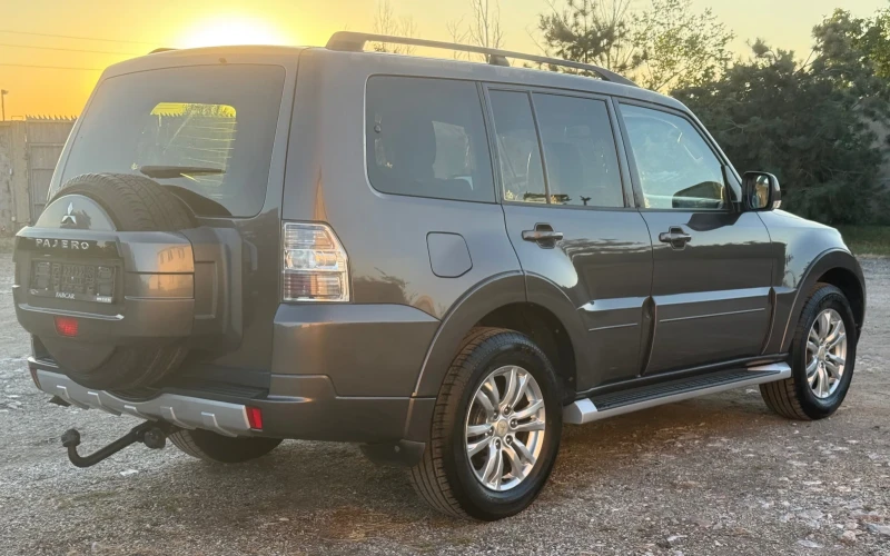 Mitsubishi Pajero 3.2 DI-D , ЧИСТО НОВИ ГУМИ, снимка 3 - Автомобили и джипове - 52451977