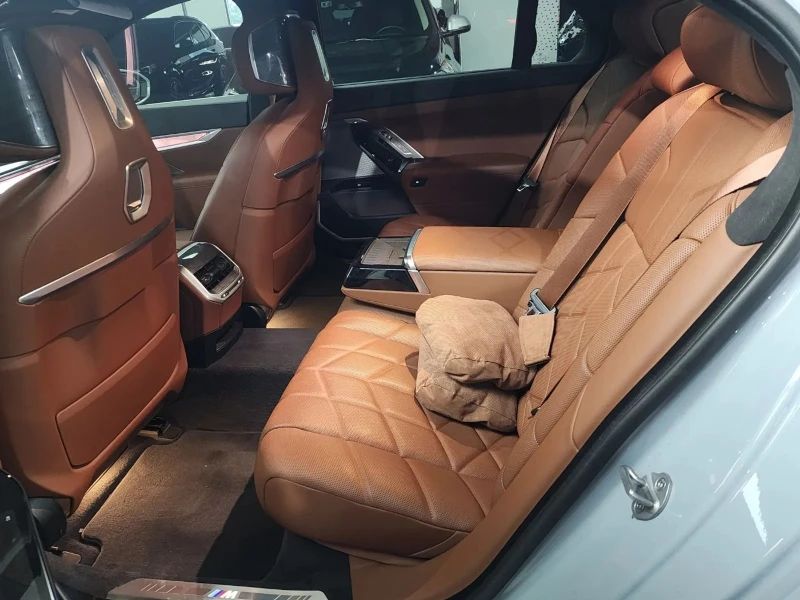 BMW X7 7Er 740D, снимка 11 - Автомобили и джипове - 51521955