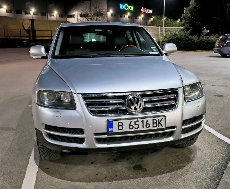 VW Touareg 3.0 TDI 4x4 ЛИЧЕН Въздушно окачване Кожа-НОВИ ГУМИ, снимка 2 - Автомобили и джипове - 52637333