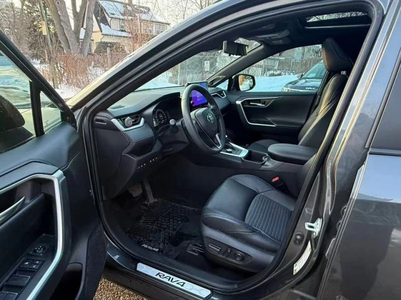 Toyota Rav4 XSE HYBRID* AWD* CARFAX* АВТО КРЕДИТ* , снимка 8 - Автомобили и джипове - 53381464
