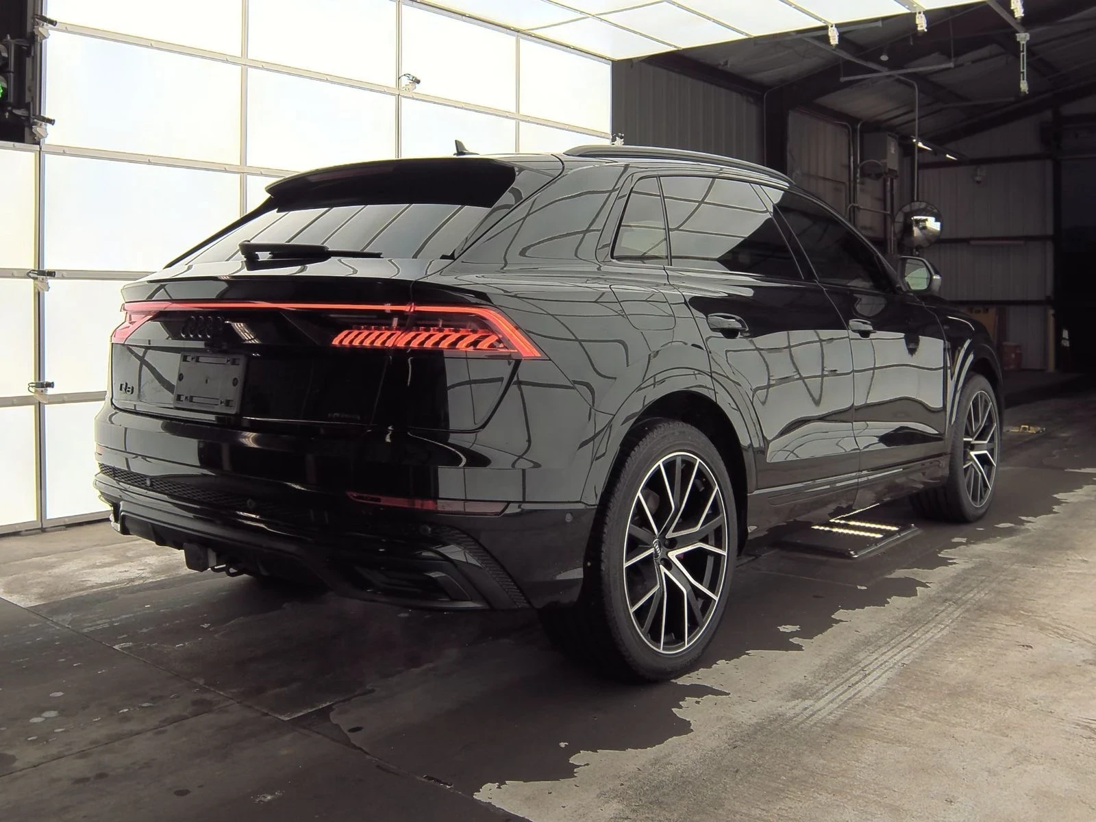 Audi Q8 S line, Full Black Optic - изображение 4
