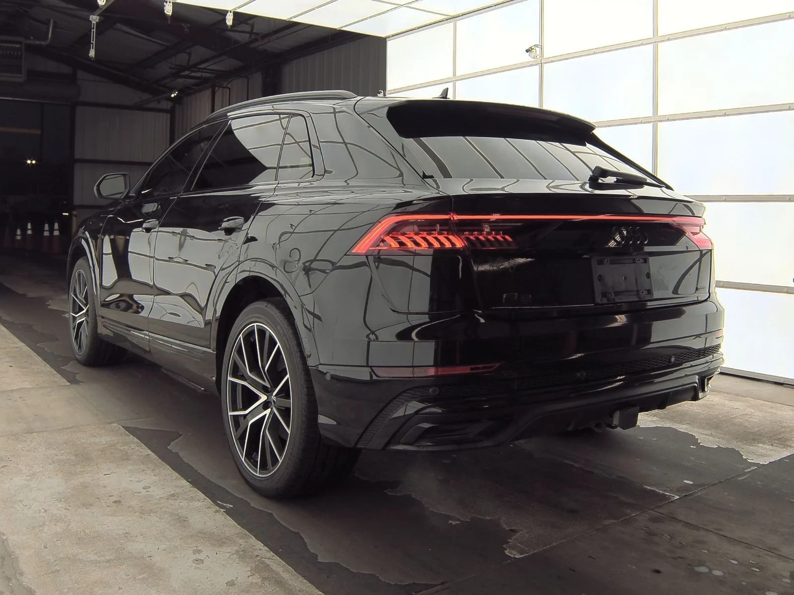 Audi Q8 S line, Full Black Optic - изображение 2