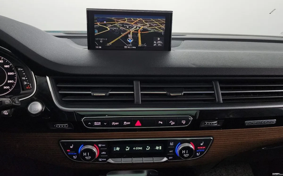 Audi Q7 DISTRONIC* DIGITAL COCKPIT* ПОДГРЕВ/ОБДУХВАНЕ* 4ZO, снимка 15 - Автомобили и джипове - 54342985