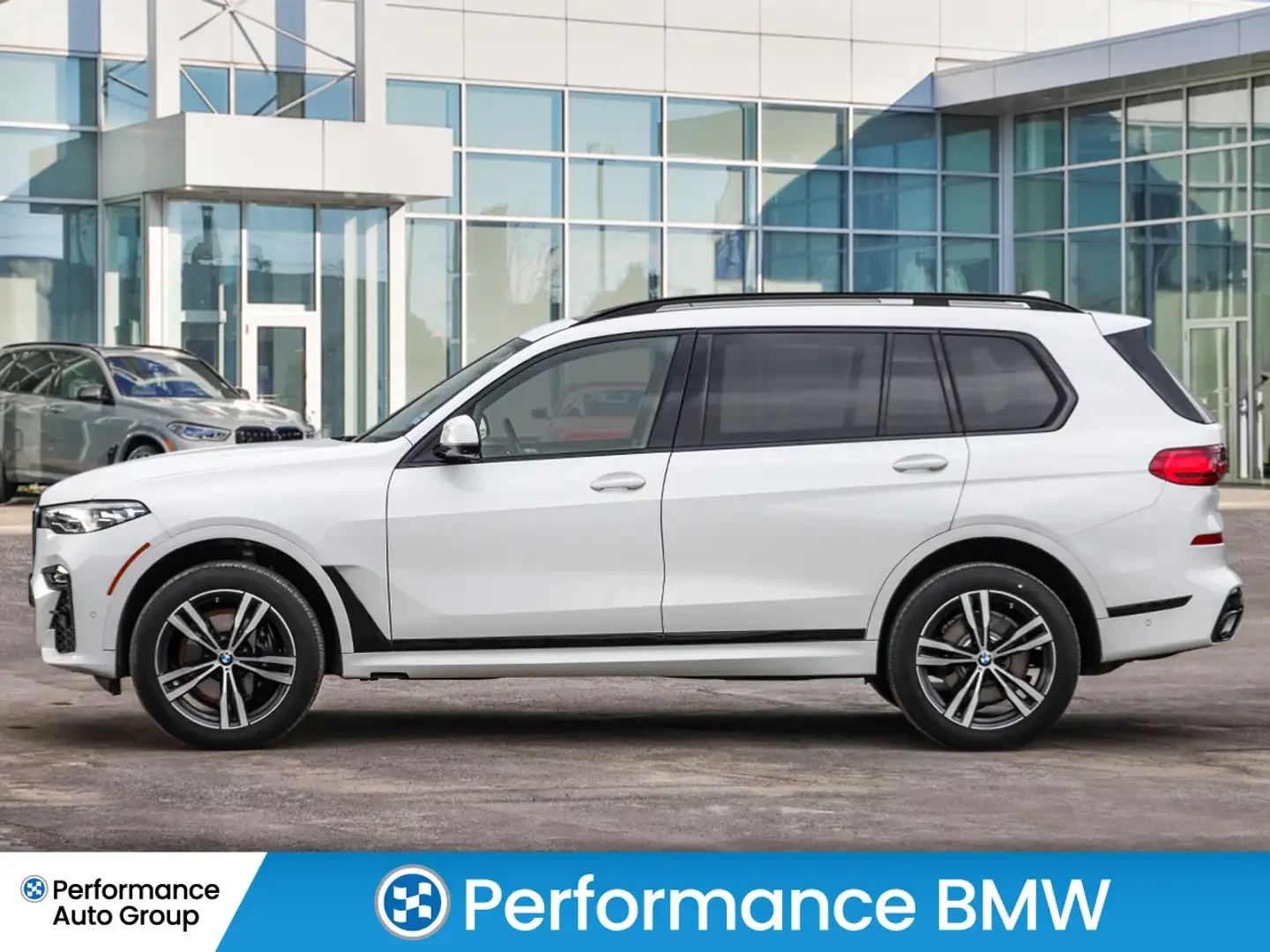 BMW X7 40i* M* SPORT* HARMON* KARDON* ПАНОРАМА* 360КАМЕРА, снимка 3 - Автомобили и джипове - 55544178