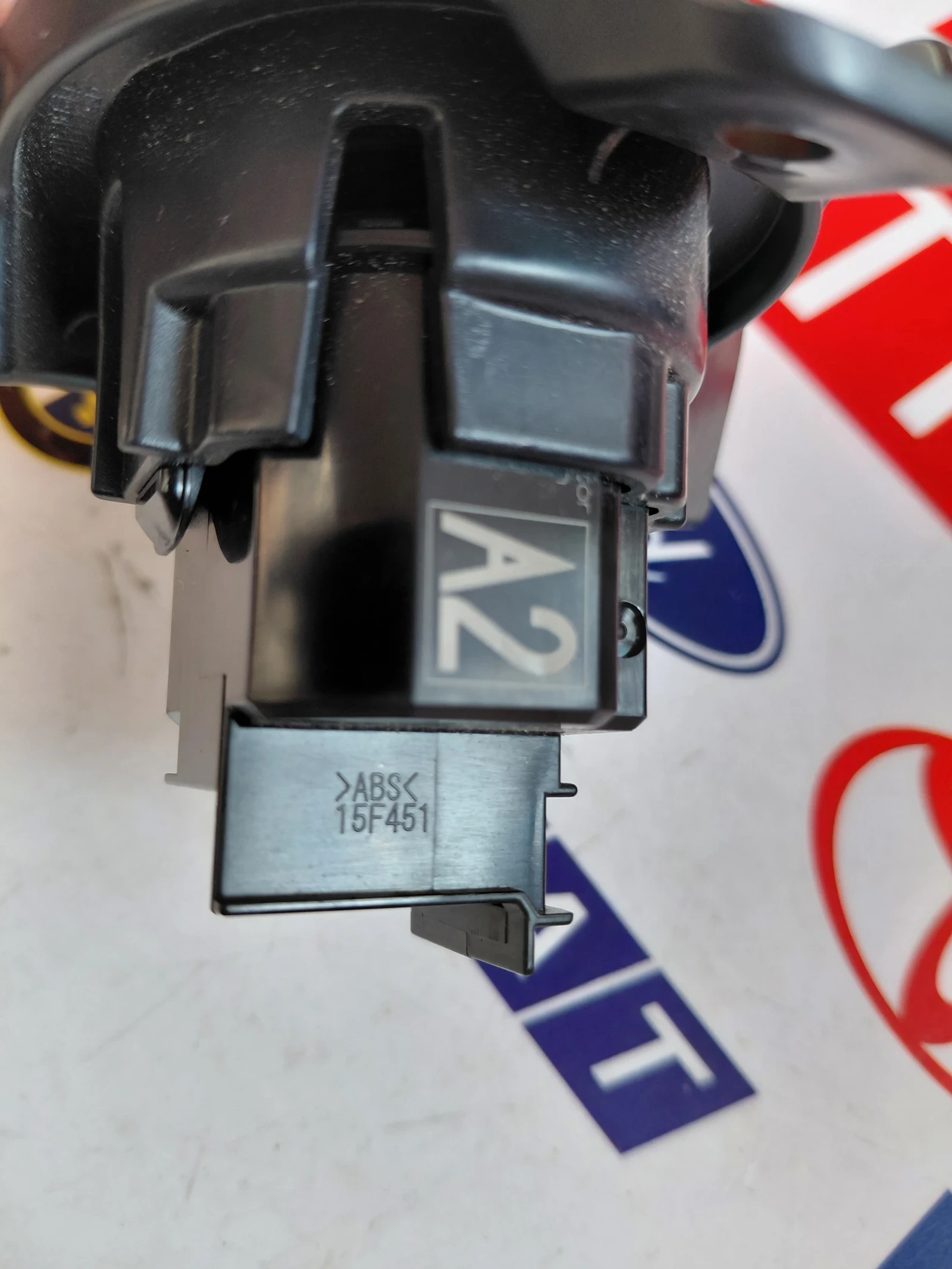 15F451 Бутон старт/стоп за TOYOTA COROLLA E21 15F451 , снимка 4 - Части - 55189586
