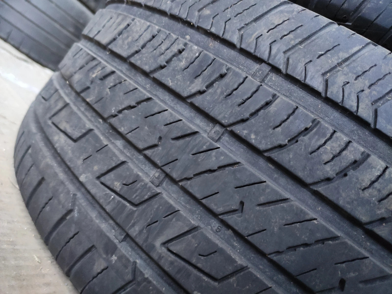 Гуми Летни 255/45R19, снимка 2 - Гуми и джанти - 55272378