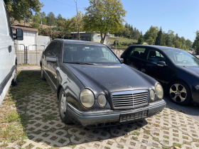 Mercedes-Benz E 320, снимка 2 - Автомобили и джипове - 45317871