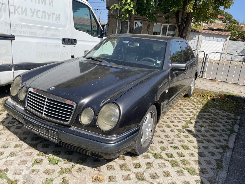 Mercedes-Benz E 320, снимка 3 - Автомобили и джипове - 45317871